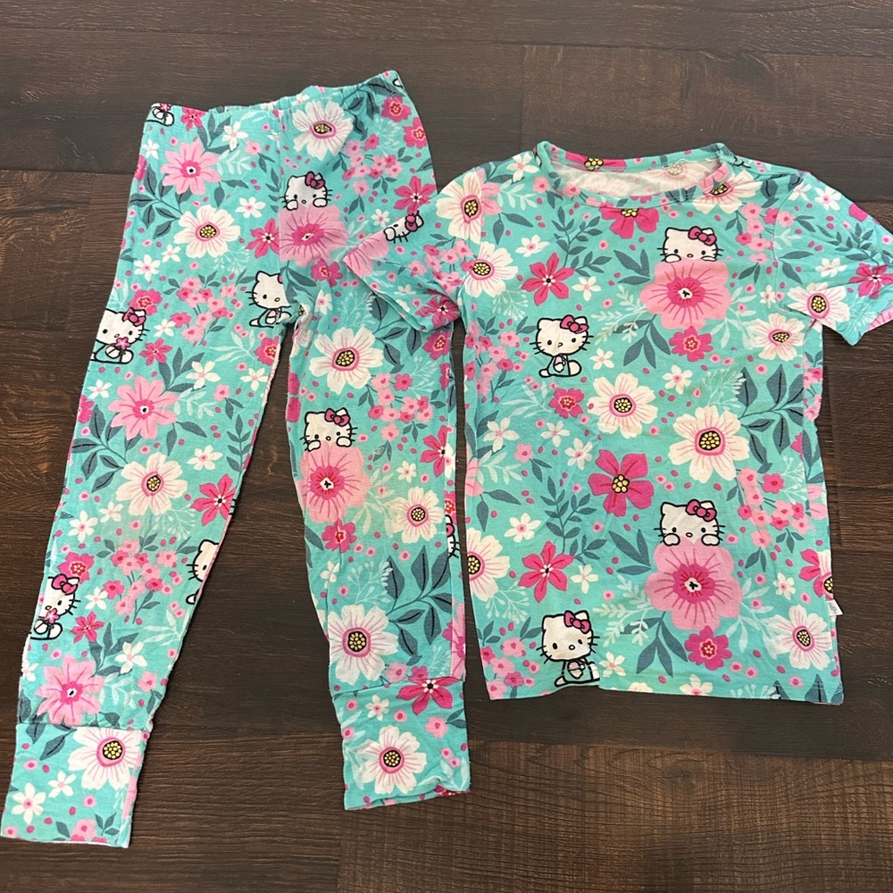Posh Peanut floral Hello Kitty short sleeved pjs size 5T